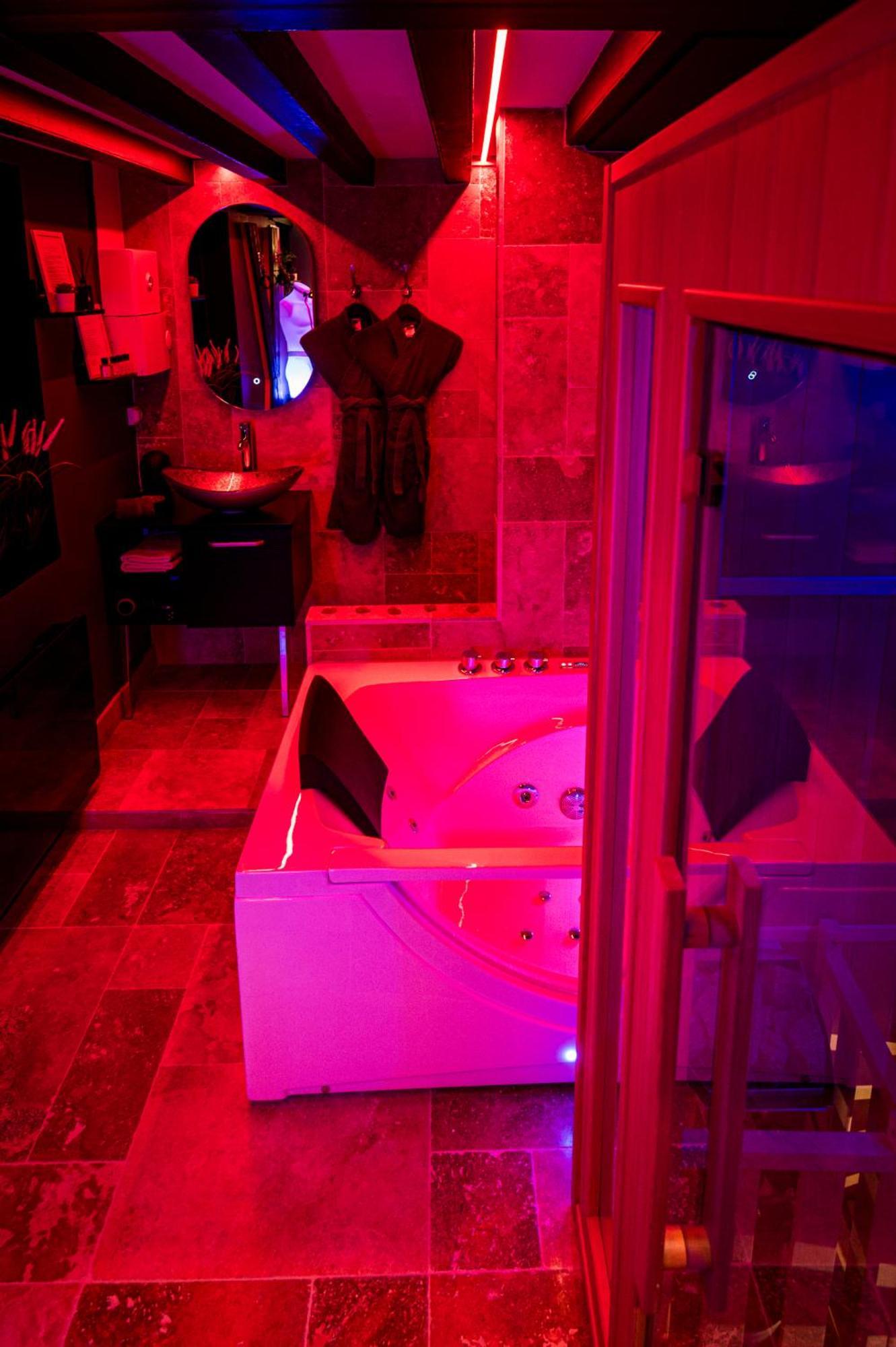 Loveroom Sauna, Balneo, Parking Prive Dans Le Centre De Honfleur Zimmer foto